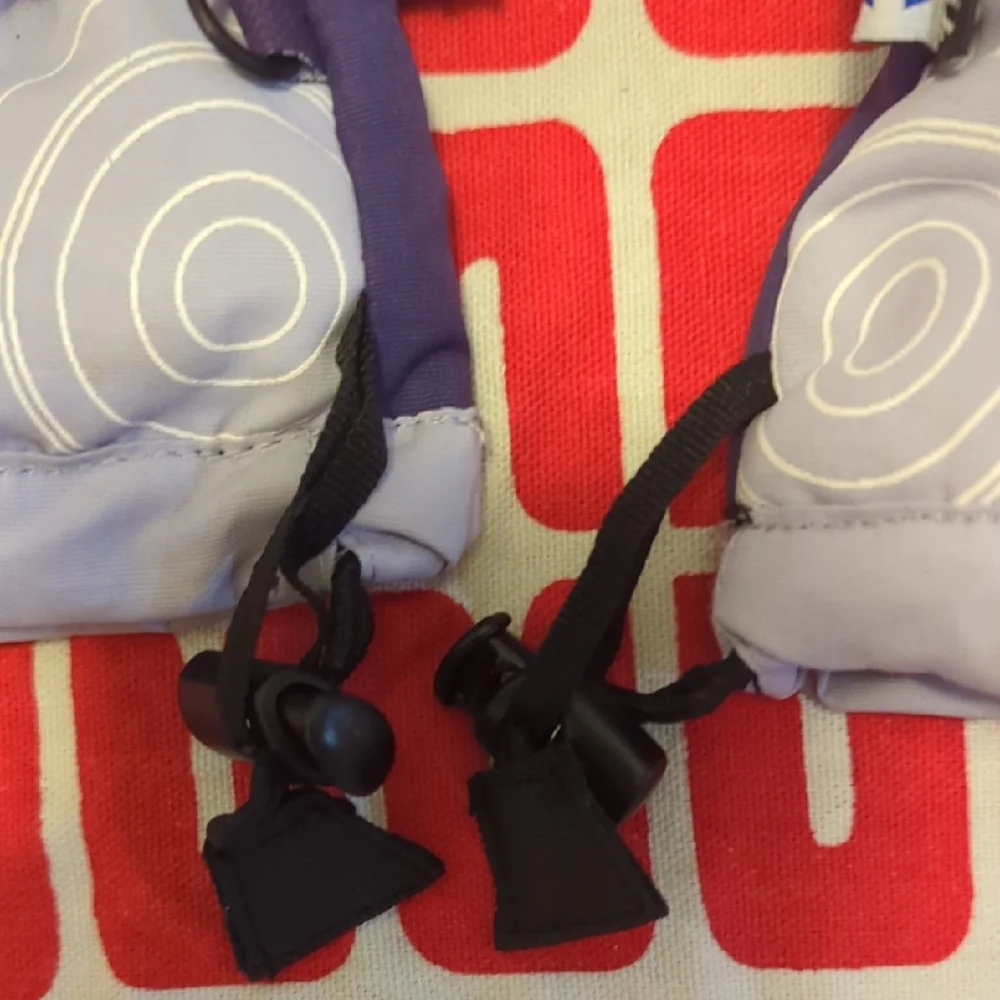 Thinsulate Purple Insulated Gloves 8-10 Years. Adjustable To Tighten. EUC